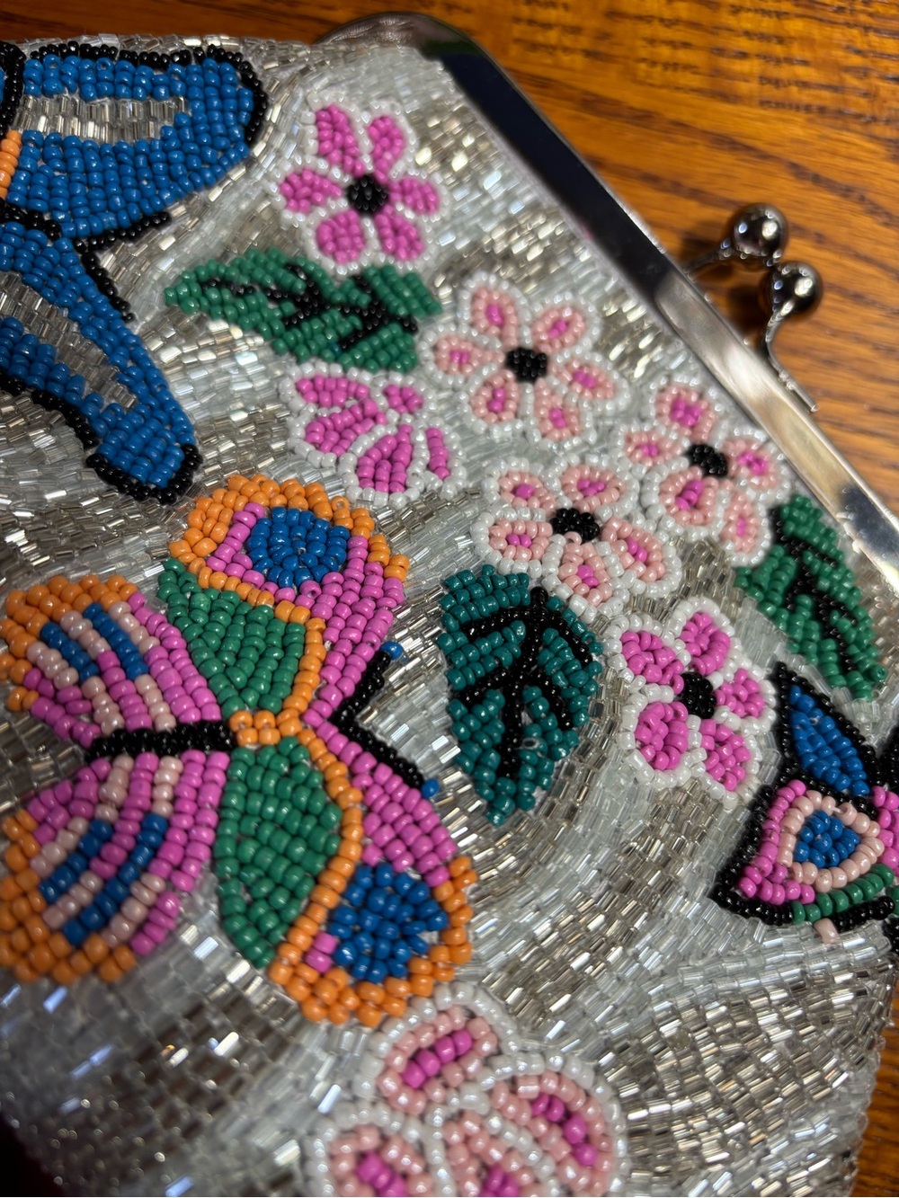 NEW America & Beyond BEADED HANDBAG kisslock BUTTERFLIES flowers PINK/SILVER - Picture 6 of 11